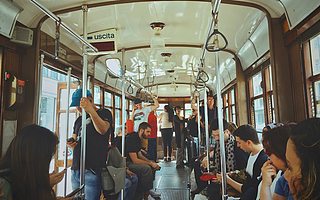 領英中國“觸礁”，職業社交在中國真的走不通？