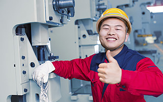 正在消失的次元壁：外卖小哥吊打写字楼“操作工”