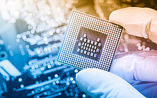 芯片荒加剧，全球第四的代工巨头却要“流血”上市