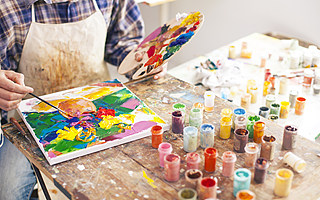 這個深圳城中村，是全球最大的“贗品”油畫工廠