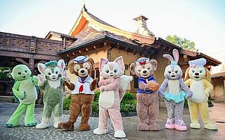 爆火的迪士尼玲娜贝儿，赚走了谁的钱？