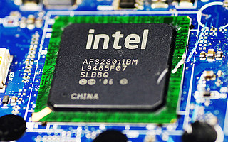 为何苹果、阿里都想干翻英特尔？｜硅基世界