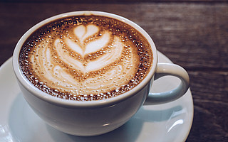 流水的咖啡新貴，鐵打的星巴克？