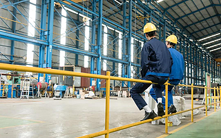 “逃”出工廠的年輕人，棲息在互聯網工廠