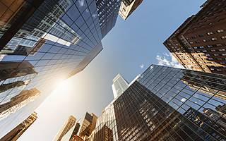 房地产暴雷后的“保命之战”，是一场残酷的“鱿鱼游戏”