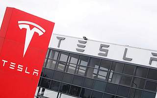 特斯拉一夜暴漲12.66%，邁入萬億市值俱樂部，速度僅次于Facebook