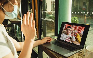 婚戀網(wǎng)站成求偶「屠宰場」：紅娘「煮水」，婚托「殺豬」