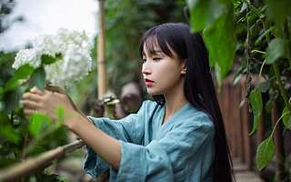 李子柒告微念，谁更受伤？