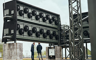 揭秘全球最大“空中吸碳”工厂：已运行1个月，每年把4000吨CO2变成石头