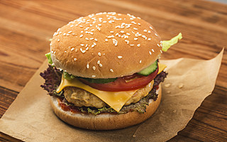 拋棄麥當勞的年輕人，愿為“酷”漢堡付費