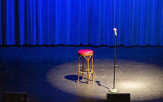 郭德綱和李誕,誰是喜劇界的真正贏家?