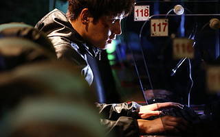 EDG夺冠背后，富二代们的“游戏”人生