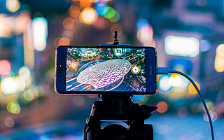 抖快造富史：“操盤手”月入百萬，服務商喜提融資