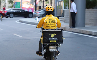 真要给外卖小哥上社保，美团可能活不下去