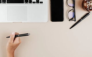 钉钉、飞书、企业微信,还没学会赚钱