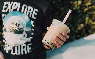 互联网大厂加码新消费，这门“副业”究竟有多香？