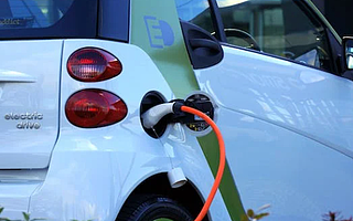 悬崖边上的威马，不光是钱能解决的困境？