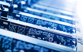 華為GPU已可對標英偉達A100?劉慶峰稱任正非派來三個董事組成專班