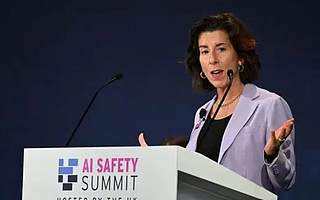 封锁升级!美国阻止中国用户用美国公司算力训练AI大模型 外交部回应