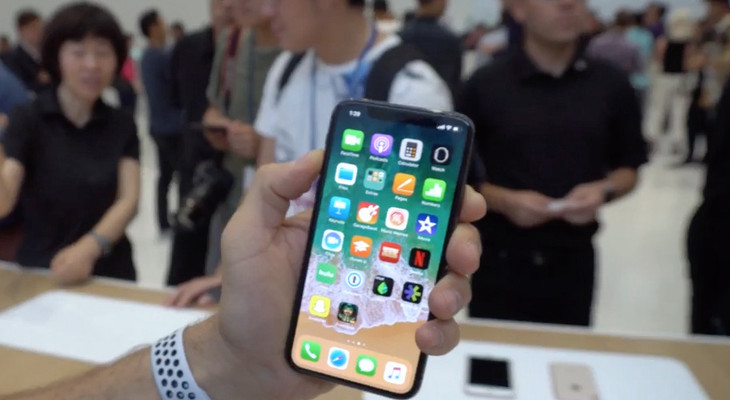 iPhone X：苹果的自我颠覆与尴尬