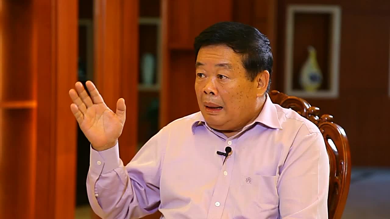曹德旺：企业走出去要小心
