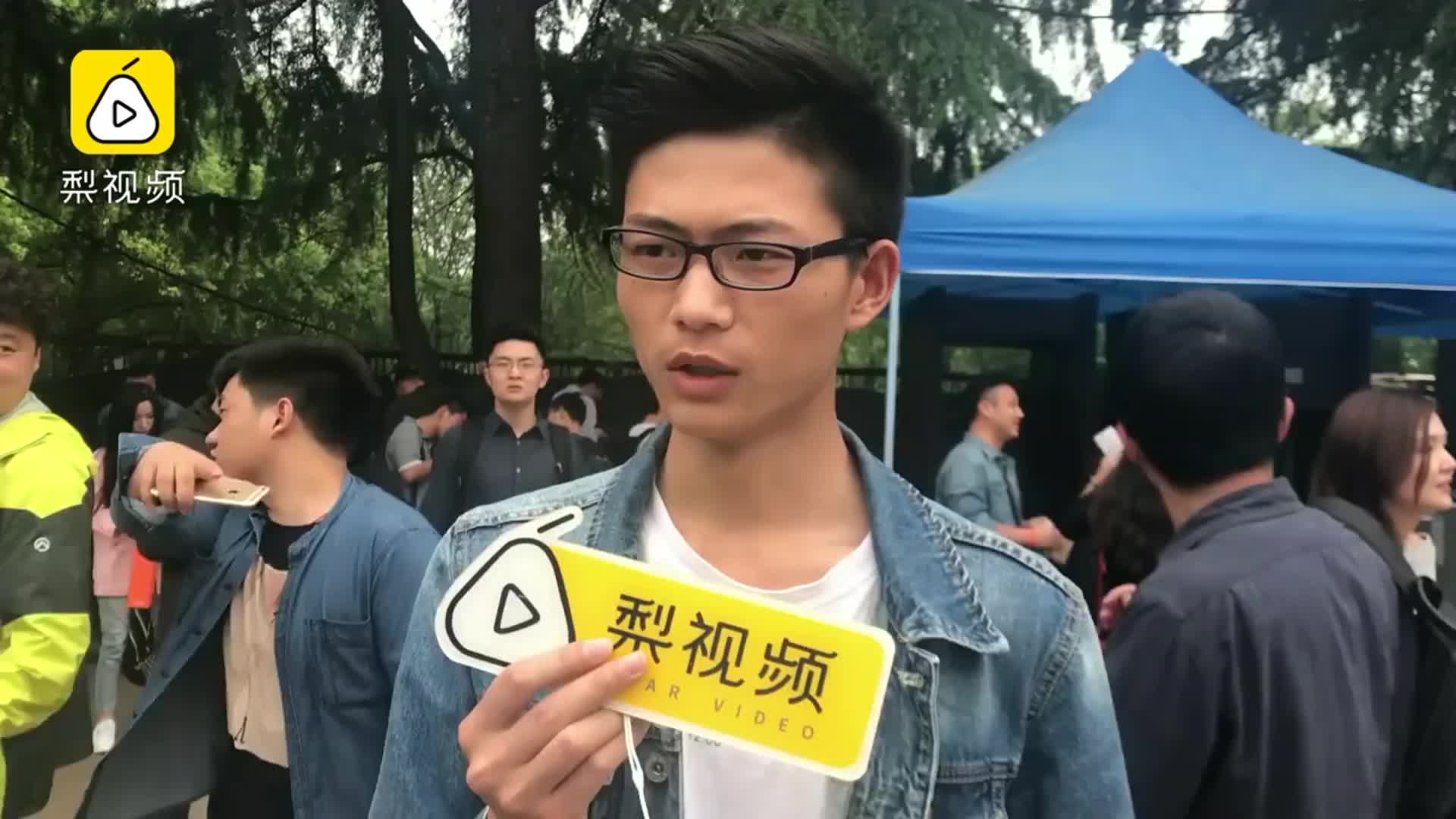 雷军武大发新品，动情演讲感染学弟